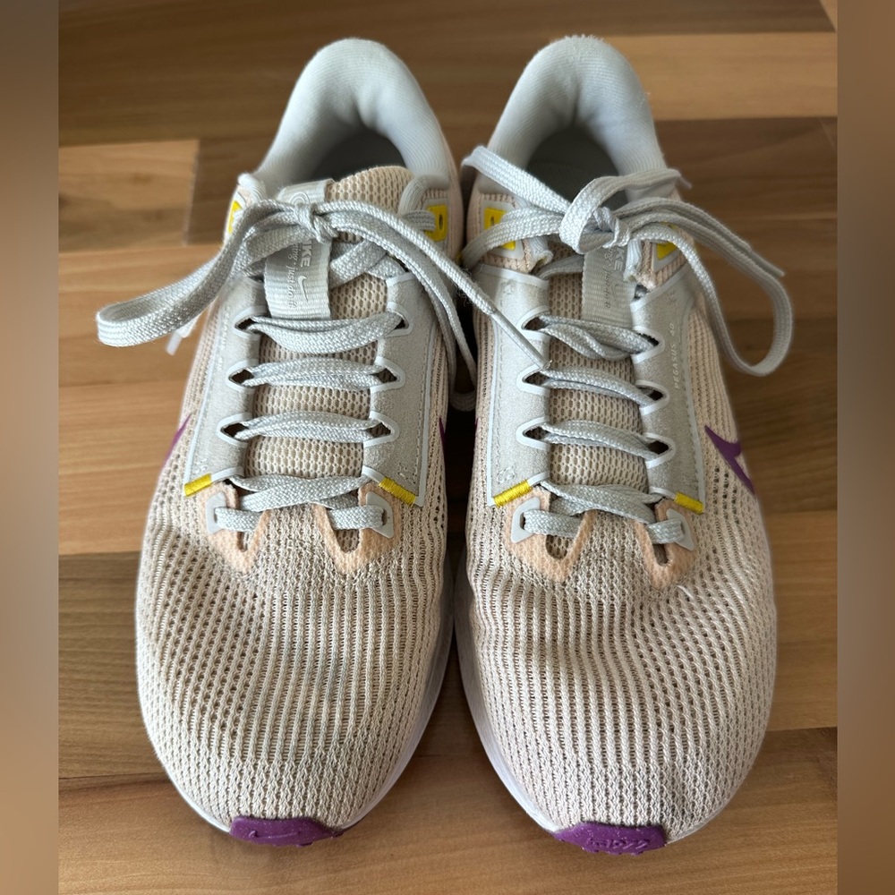 Light Pink Nike Pegasus - Picture 5 of 6